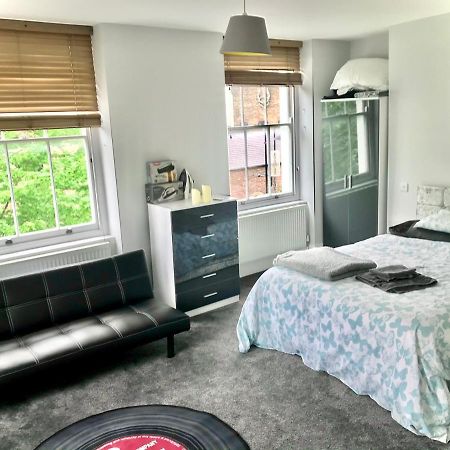 Camden Guest House Double Bedroom With Super Large King Bed ロンドン エクステリア 写真