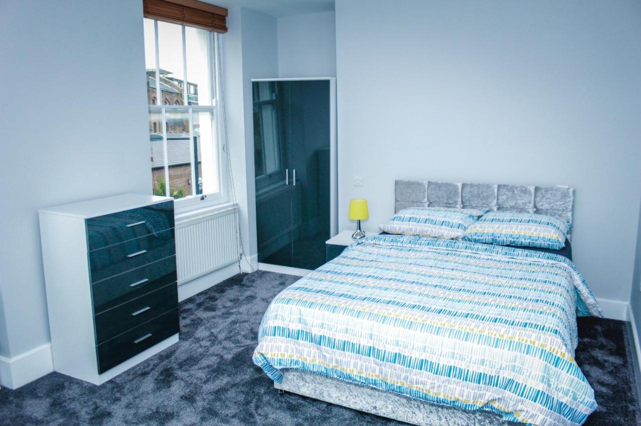 Camden Guest House Double Bedroom With Super Large King Bed ロンドン エクステリア 写真